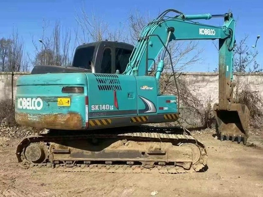 사용중인 2018 Kobelco SK140-8 5000 운영시간의 수압 발굴기 작동 준비