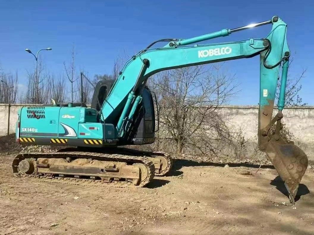 사용중인 2018 Kobelco SK140-8 5000 운영시간의 수압 발굴기 작동 준비