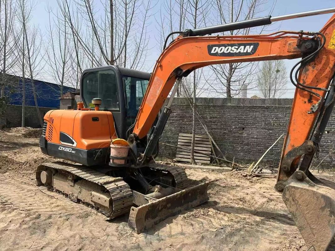 잘 유지되고 사용 된 2020 Doosan DX60-9C 6톤 발굴기 조경 공용 작업