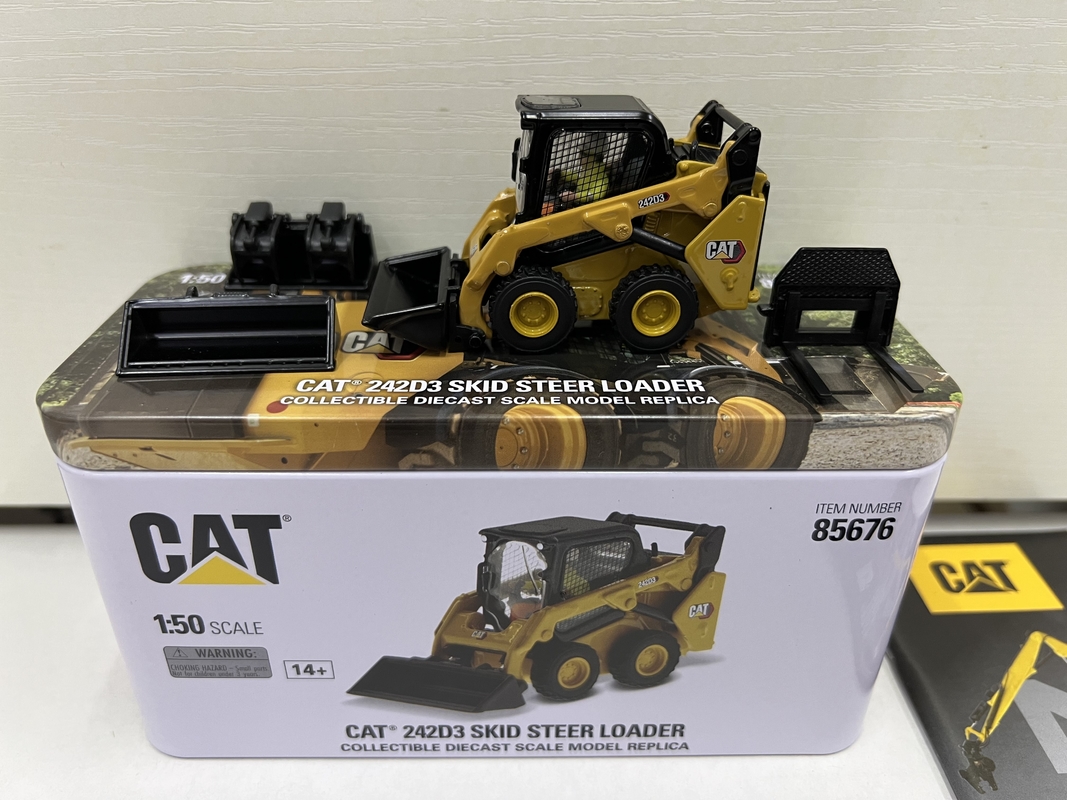DM 1:50 CAT 242D3 컴팩트 휠 로더 85676 모델