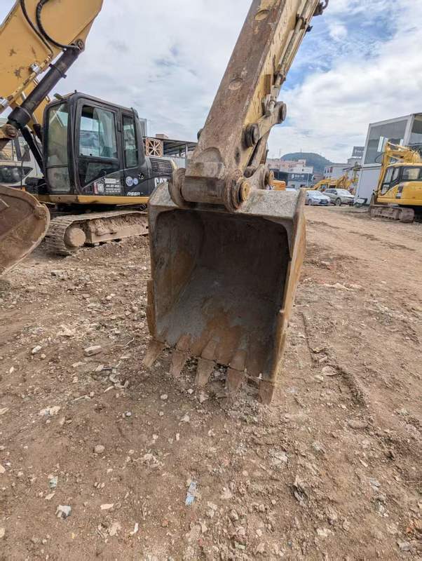 CAT C4.2 ACERT 엔진이 장착된 기존의 CAT 312D 수압 발굴기 13,000kg 운영 무게 6.44m 최대 발굴 깊이