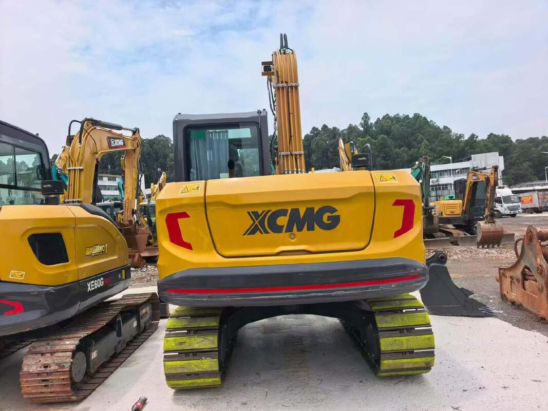 98% 새로운 XCMG XE75G 고무 패드와 발굴기