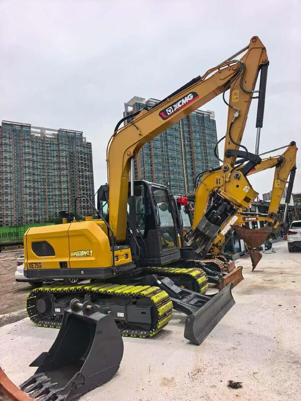 98% 새로운 XCMG XE75G 고무 패드와 발굴기